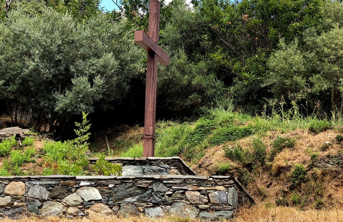 Piazza di a puesia : "Quatre lettres gravées" Piazza di a puesia : "Quatre lettres gravées"