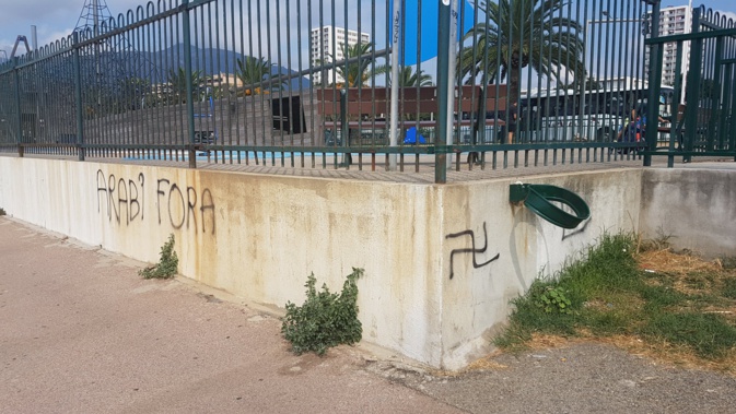 Tags racistes sur les murs d'un parc d'enfants d'Ajaccio Tags racistes sur les murs d'un parc d'enfants d'Ajaccio