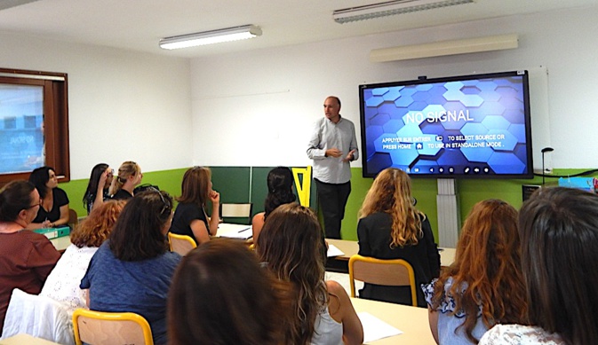 Porto-Vecchio : Craie et tableaux noirs aux oubliettes. Place au numérique Porto-Vecchio : Craie et tableaux noirs aux oubliettes. Place au numérique