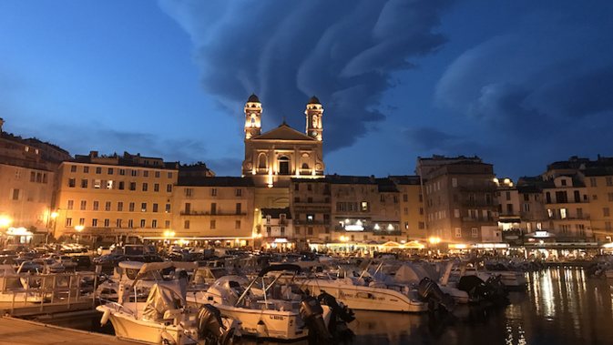 La photo du jour : Stratus au-dessus de San Ghjuvà