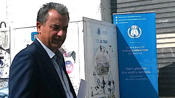 Bastia : La CAB dit « Halte à l’affiche sauvage sur les poubelles » 