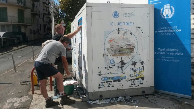 Bastia : La CAB dit « Halte à l’affiche sauvage sur les poubelles » Bastia : La CAB dit « Halte à l’affiche sauvage sur les poubelles »