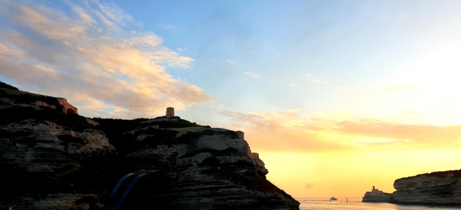 La photo du jour : Bonifacio en ombre chinoise…