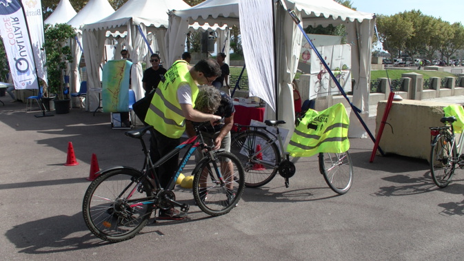 Depuis quelques jours, l'école-vélo urbaine est en ... selle ! Depuis quelques jours, l'école-vélo urbaine est en ... selle !