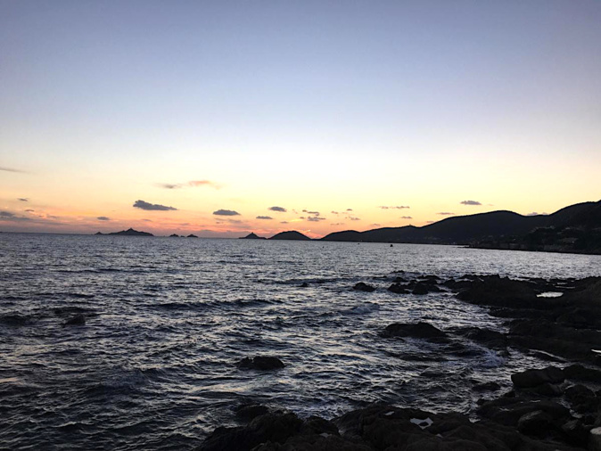 La photo du jour : La magie des Iles Sanguinaires au crépuscule