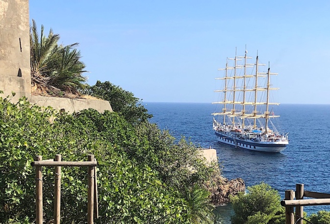 Bastia : Le "Royal Clipper", un beau 5 Mâts sous les remparts de la Citadelle