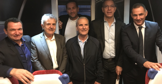 Le président des CFC, Hyacinthe Vanni, entouré des maires et adjoints des quatre communes concernées et du président Gilles Simeoni.