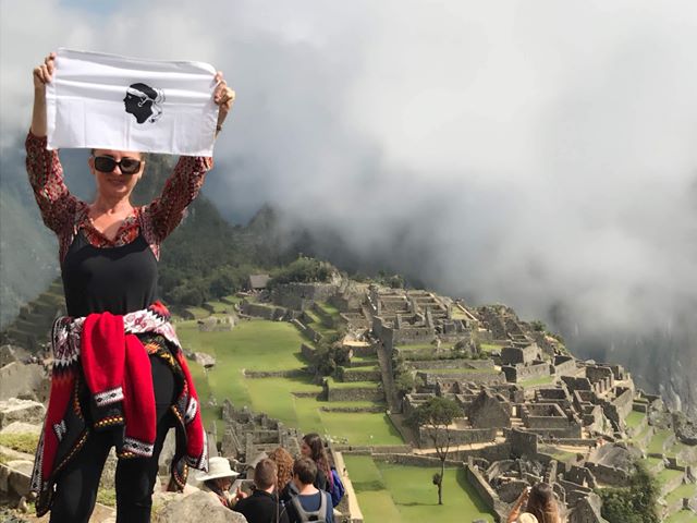 A bandera sur le Machu Picchu