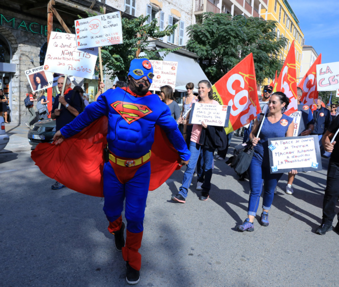 Plus de 400 manifestants dans la rue à Ajaccio : Transports, vie chère, retraites, le ton monte Plus de 400 manifestants dans la rue à Ajaccio : Transports, vie chère, retraites, le ton monte