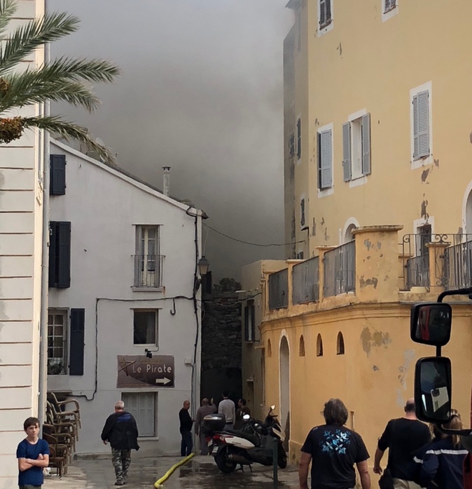 Incendie d'Erbalonga : Un appartement de 150 m2 détruit au cœur du village Incendie d'Erbalonga : Un appartement de 150 m2 détruit au cœur du village