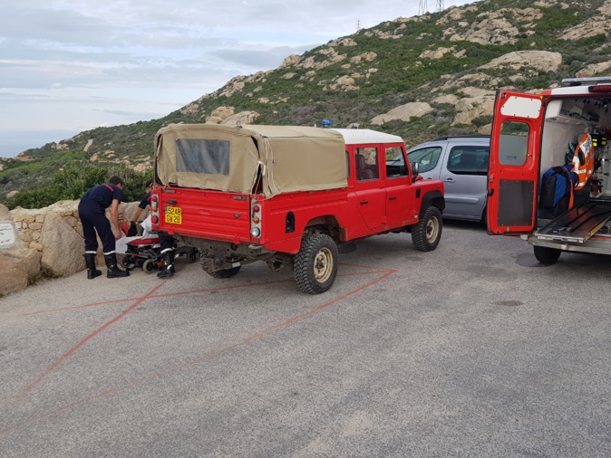 Un homme fait une chute sur les rochers à Calvi Un homme fait une chute sur les rochers à Calvi