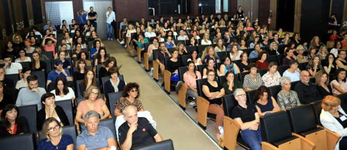 2e colloque carrefour pour bien grandir en familles à Ajaccio : Les professionnels approfondissent leurs rôles 2e colloque carrefour pour bien grandir en familles à Ajaccio : Les professionnels approfondissent leurs rôles