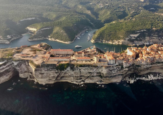 La photo du jour : Bonifacio vu d'en haut… La photo du jour : Bonifacio vu d'en haut…