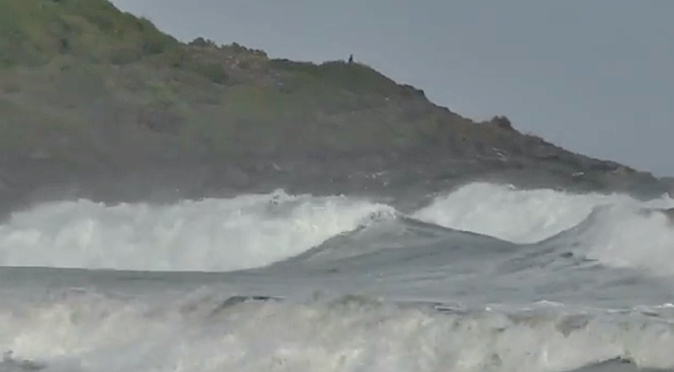 Pietracorbara : Impressionnantes, les vagues déferlent sur la marine