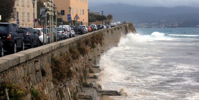 Au lendemain de la tempête Adrian : Plusieurs sites fragilisés à Ajaccio Au lendemain de la tempête Adrian : Plusieurs sites fragilisés à Ajaccio