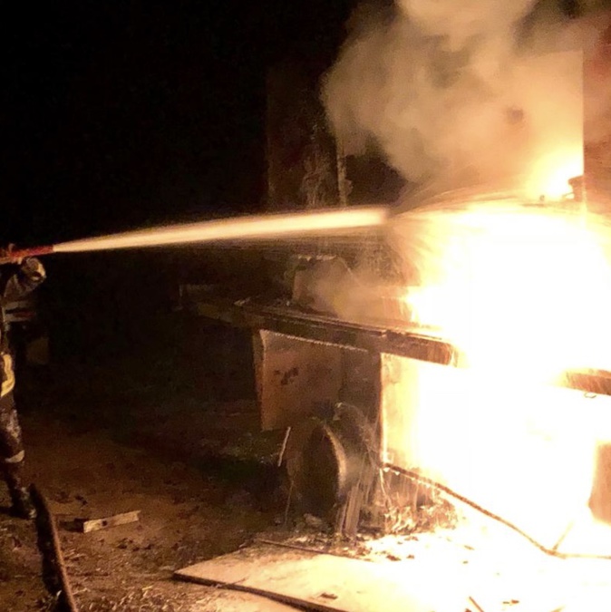 Camion en feu dans la plaine d’Aregno Camion en feu dans la plaine d’Aregno