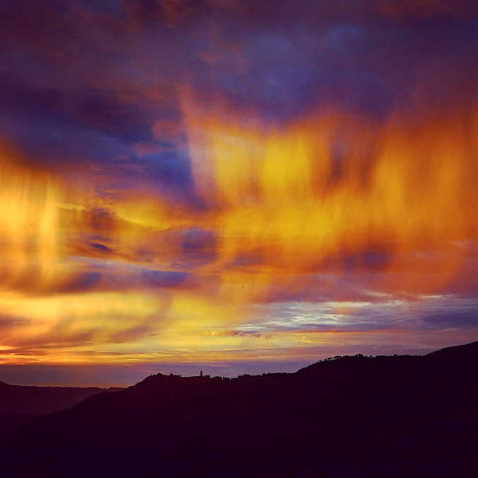 La photo du jour : Ciel d'or au-dessus de Montemaiò La photo du jour : Ciel d'or au-dessus de Montemaiò