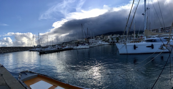 La photo du jour : Nuages noirs au dessus de Port-Toga La photo du jour : Nuages noirs au dessus de Port-Toga