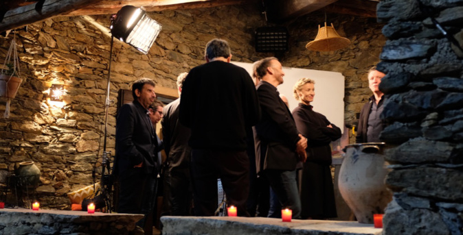 Alexandra Lamy entourée de l'équipe "corse" sur le tournage de Belle Fille Alexandra Lamy entourée de l'équipe "corse" sur le tournage de Belle Fille
