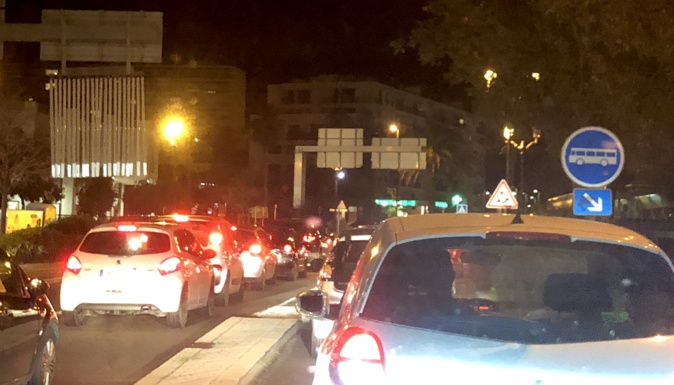 Lundi soir à 19h30 à la sortie de Bastia : Le grand embouteillage…