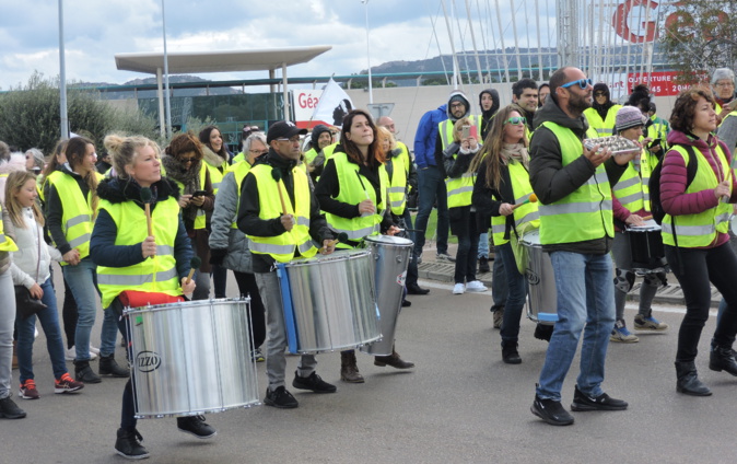 Un « gilet jaune » et un gendarme légèrement blessés à Porto-Vecchio Un « gilet jaune » et un gendarme légèrement blessés à Porto-Vecchio