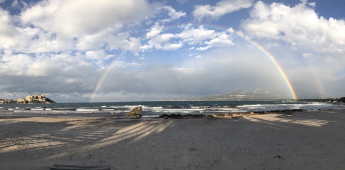 La photo du jour : Arc-en-ciel dans la baie de Calvi