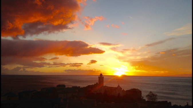 La photo du jour : Quand le Soleil illumine Santa Maria