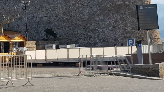 La patinoire commence à prendre forme