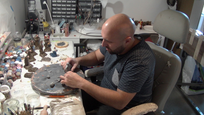 Henri Bagnoli dans son atelier.. Henri Bagnoli dans son atelier..