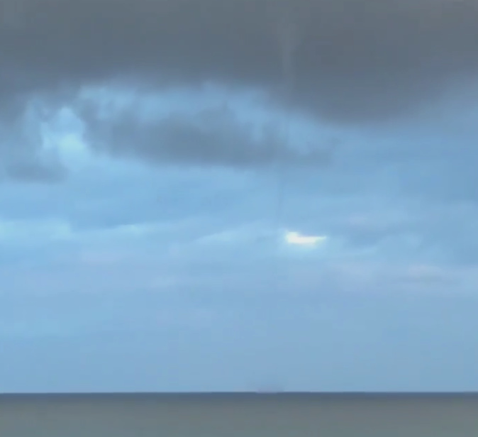 Une trombe marine filmée au large de Pinarellu Une trombe marine filmée au large de Pinarellu