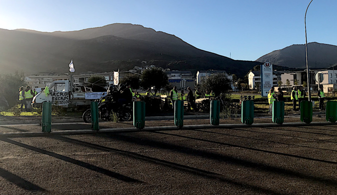 Au rond-point numéro 4 Au rond-point numéro 4
