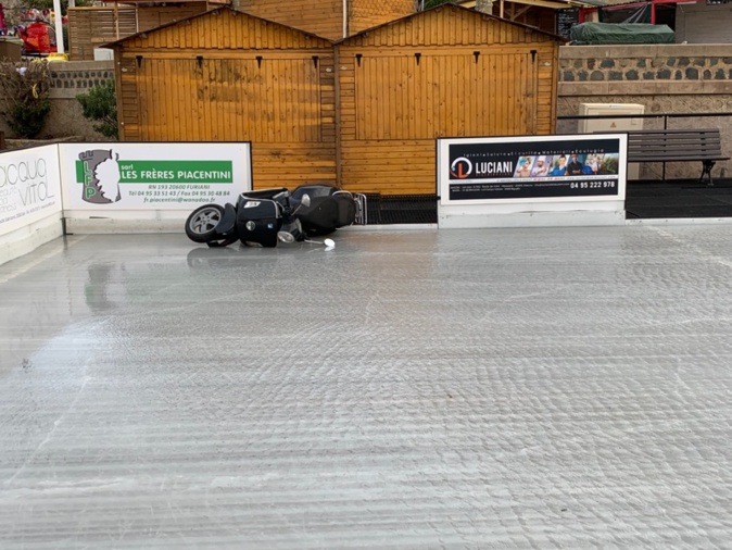 Dérapage incontrôlé sur la... patinoire de Calvi ! Dérapage incontrôlé sur la... patinoire de Calvi !