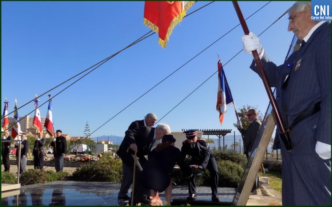 Dépot de gerbe en l'hommage aux Morts pour la France Dépot de gerbe en l'hommage aux Morts pour la France
