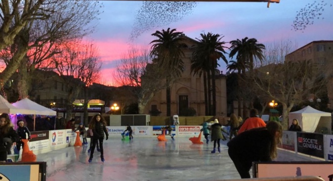 Le père Noël arrivera du ciel demain à Lisula