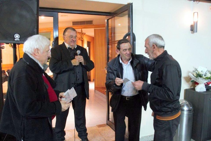 Amicale des Anciens du GFCA : Un chèque de 2 040 euros au profit des pêcheurs sinistrés Amicale des Anciens du GFCA : Un chèque de 2 040 euros au profit des pêcheurs sinistrés