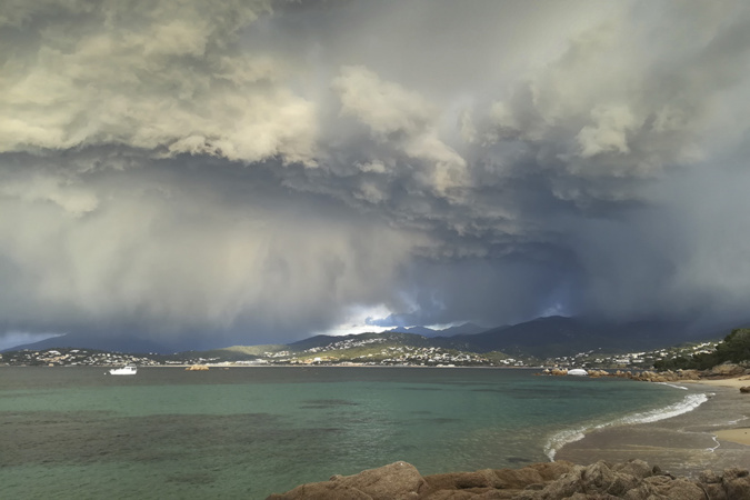 La photo du jour : Pietrosella, quand le ciel menace La photo du jour : Pietrosella, quand le ciel menace
