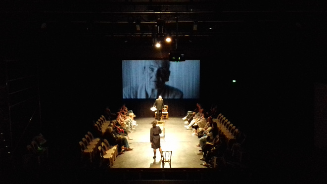 Nous n'attendons personne : la nouvelle lecture de Misandra Fondacci en scène à Bonifacio