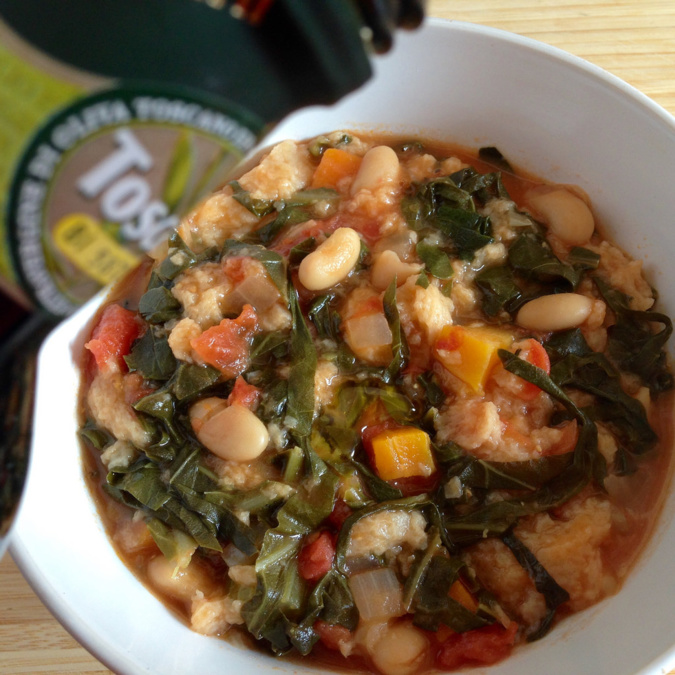 A Table avec la Ribollita, la soupe de légumes toscane A Table avec la Ribollita, la soupe de légumes toscane