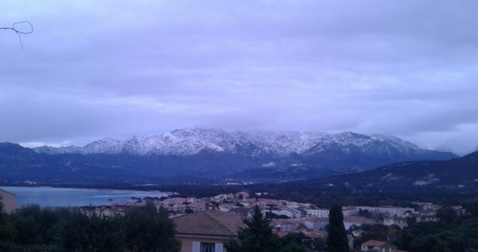 La photo du jour : Calvi cerné par la neige