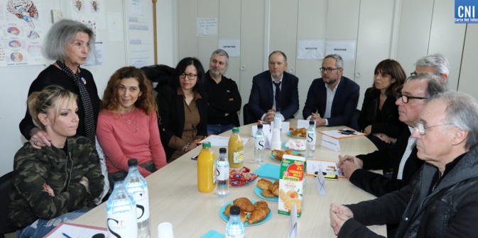 Une réunion en présence de Céline et Élodie, deux mamans d'enfants malades - Photo Michel Luccioni Une réunion en présence de Céline et Élodie, deux mamans d'enfants malades - Photo Michel Luccioni