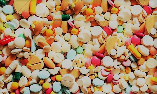 93 médicaments dont 82 commercialisés en France à éviter selon la revue « Prescrire »