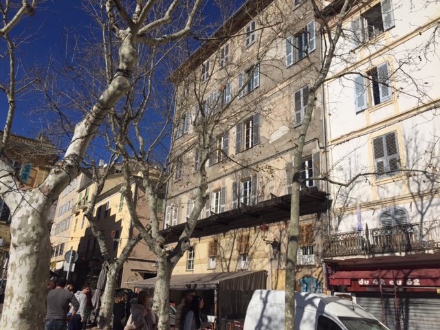 Bastia : Une terrasse s'effondre au Marché, beaucoup de peur pour les riverains