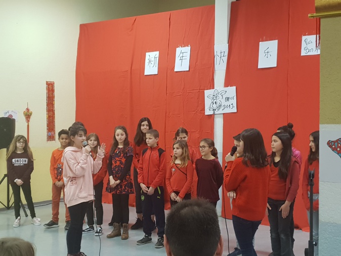 Les élèves de 6e du collège Simon Vinciguerra se présentent en langue chinoise. Les élèves de 6e du collège Simon Vinciguerra se présentent en langue chinoise.