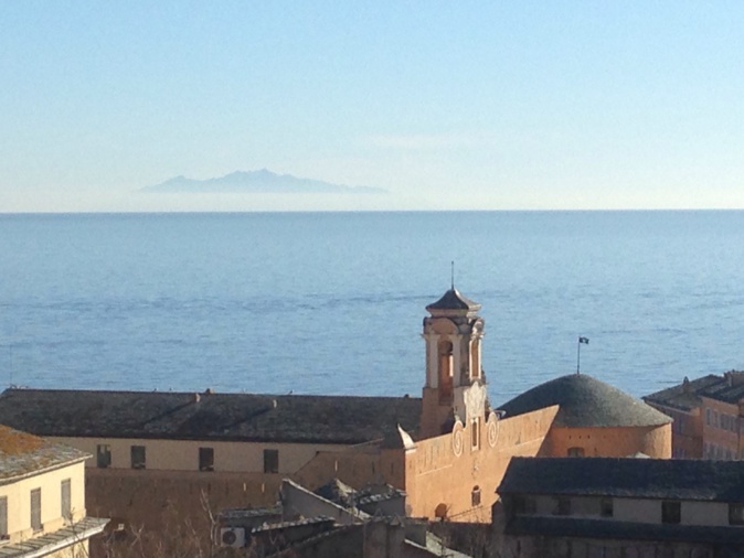 La photo du jour : L’île d’Elbe sur un nuage
