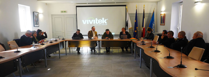 Iles Lavezzi : l'équilibre délicat entre tourisme et environnement Iles Lavezzi : l'équilibre délicat entre tourisme et environnement