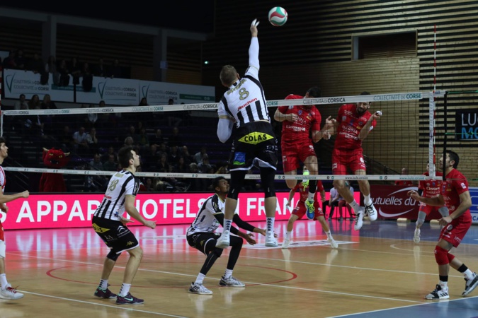 Le GFCA supersonique face à Poitiers (3-0) Le GFCA supersonique face à Poitiers (3-0)