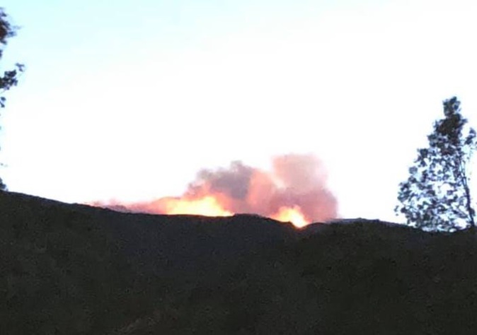 Le feu sur les hauteurs de Sisco (Photo Mathieu Breda) Le feu sur les hauteurs de Sisco (Photo Mathieu Breda)