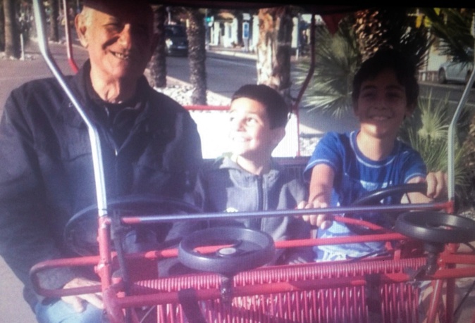 Harthur avec ses neveux adorés Harthur avec ses neveux adorés