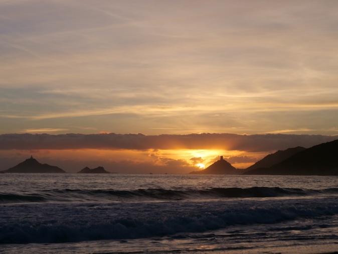 La Photo du jour : Lorsque le soleil se couche sur les Sanguinaires La Photo du jour : Lorsque le soleil se couche sur les Sanguinaires