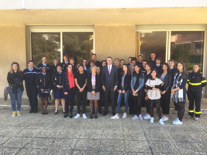 Le préfet a rendu hommage aux femmes dont la vocation est de protéger la population au quotidien. Le préfet a rendu hommage aux femmes dont la vocation est de protéger la population au quotidien.